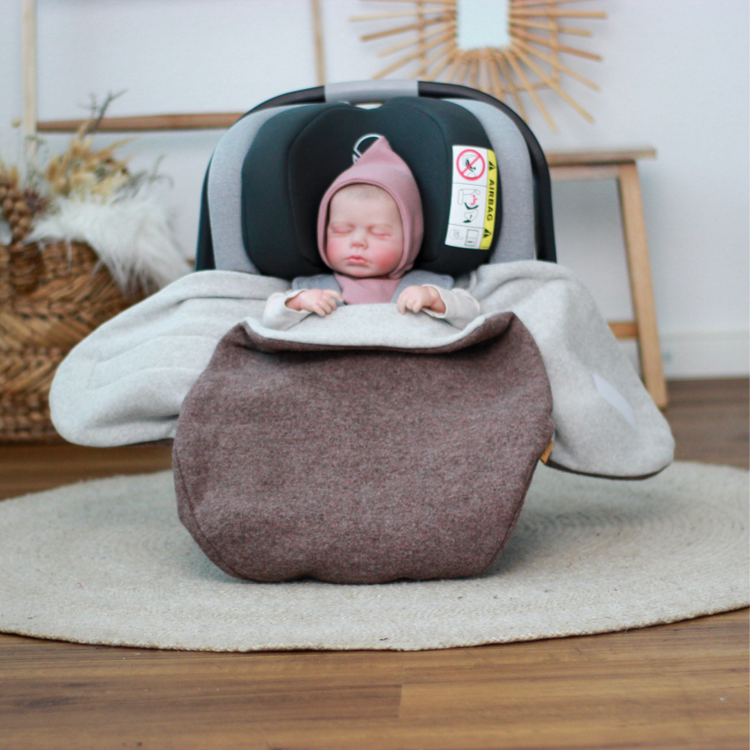 Einschlagdecke aus Wollwalk für Babyschale – warm, sicher & bequem, ideal ab Geburt - Haselnuss