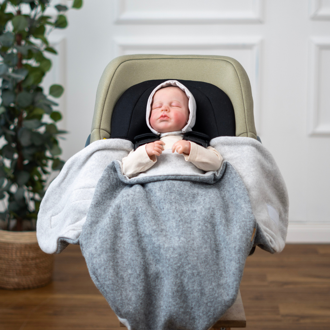 Einschlagdecke aus Wollwalk für Babyschale – warm, sicher & bequem, ideal ab Geburt - grau