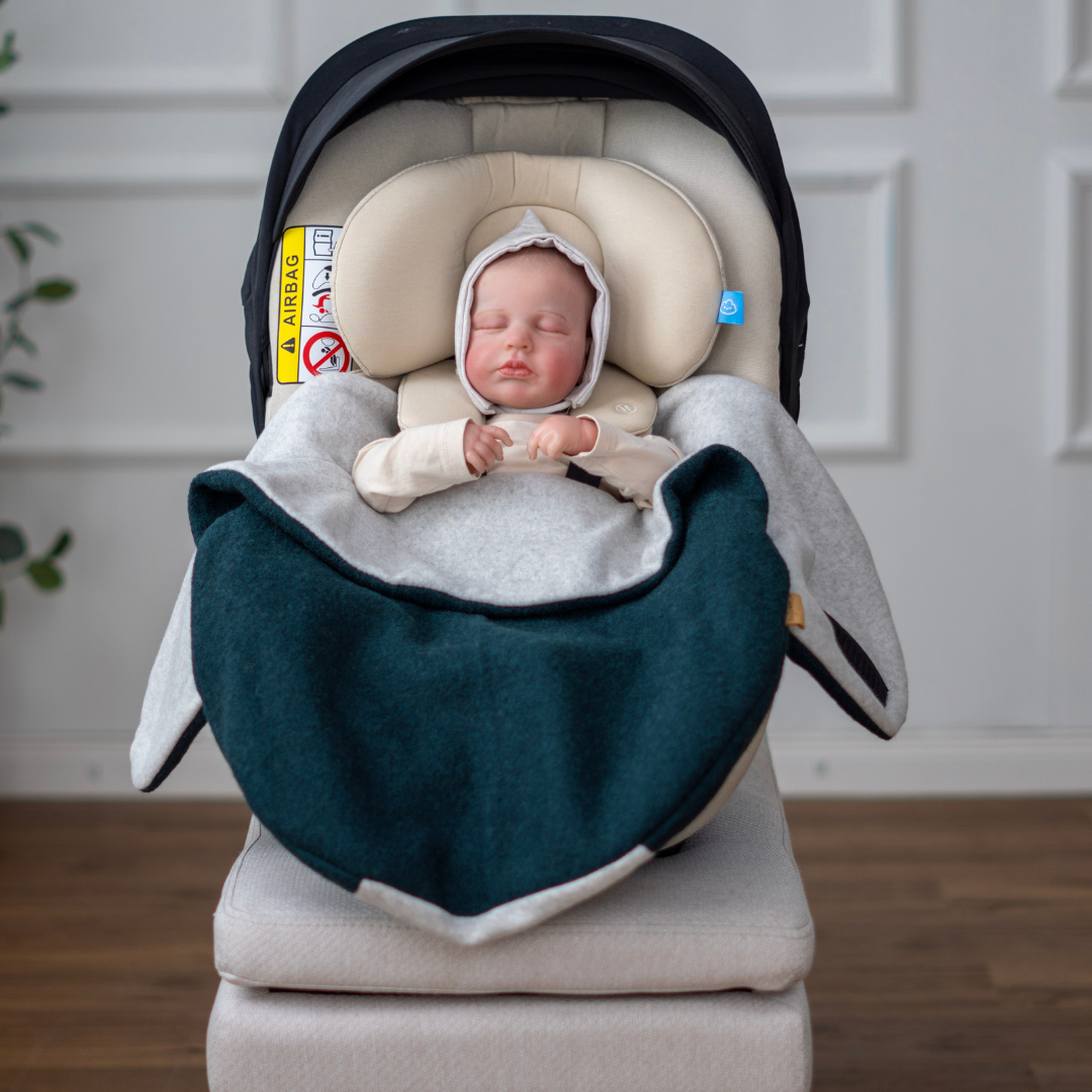 Einschlagdecke aus Wollwalk für Babyschale – warm, sicher & bequem, ideal ab Geburt - Wald grün