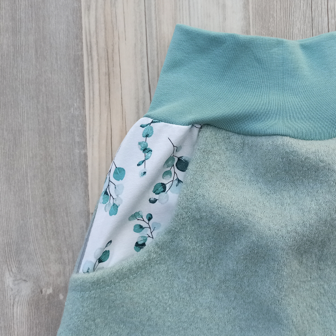 Wollwalkhose von Kikkifax, Modell: Alex, Farbe: Mint, Detail 1