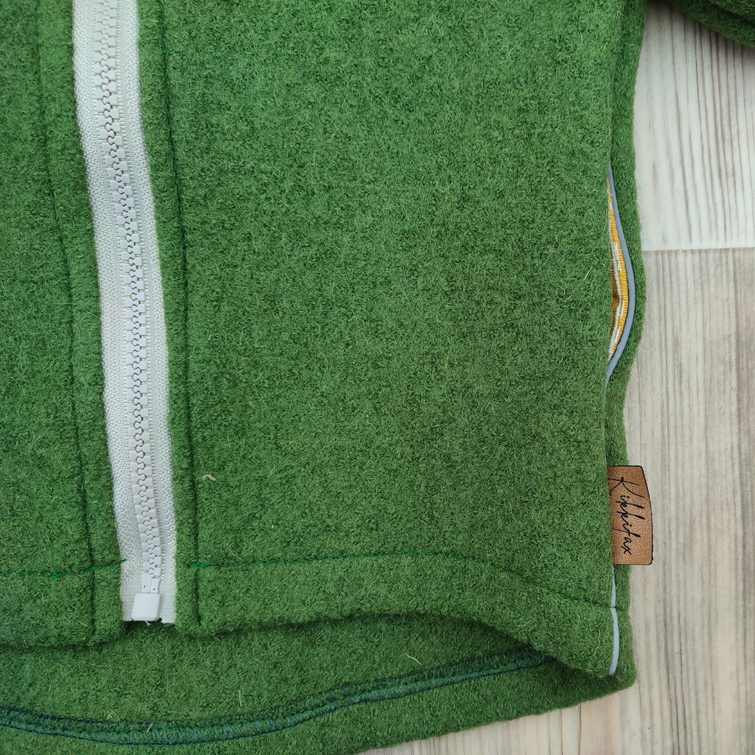 Wollwalkjacke von Kikkifax, Modell: Alex, Farbe: Tannengrün, Detail 3