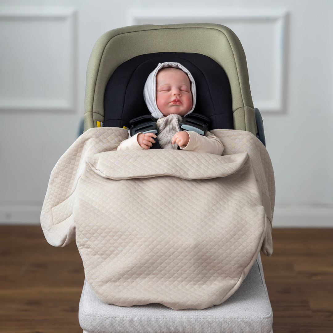Leichte Einschlagdecke für Babyschale – ideal für Frühling & Sommer - beige