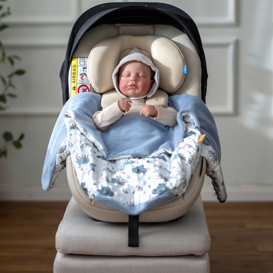 Einschlagdecke für Babyschale – warm, sicher & bequem, ideal ab Geburt - Wölkchen blau