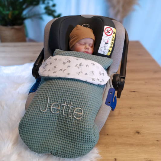 Personalisierte Einschlagdecke – passend für deinen Stil & jede Babyschale