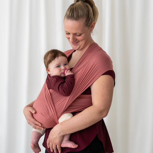 Elastisches Babytragetuch aus Bambus – perfekt ab Geburt, weich und sicher für Neugeborene und Frühchen - Aprikot