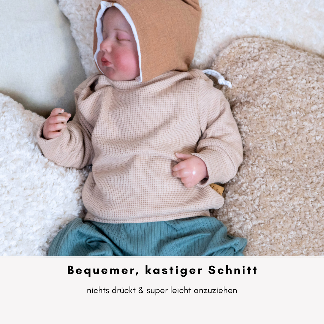 Newborn Pullover mit überschnittenen Schultern – einfaches Anziehen ohne Stress