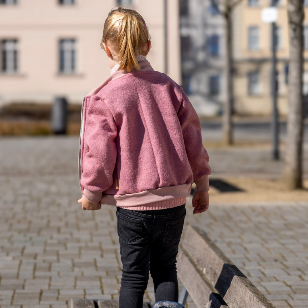 Individuelle College-Jacke für Mädchen – stylisch, bequem & aus Merinowolle - rosa