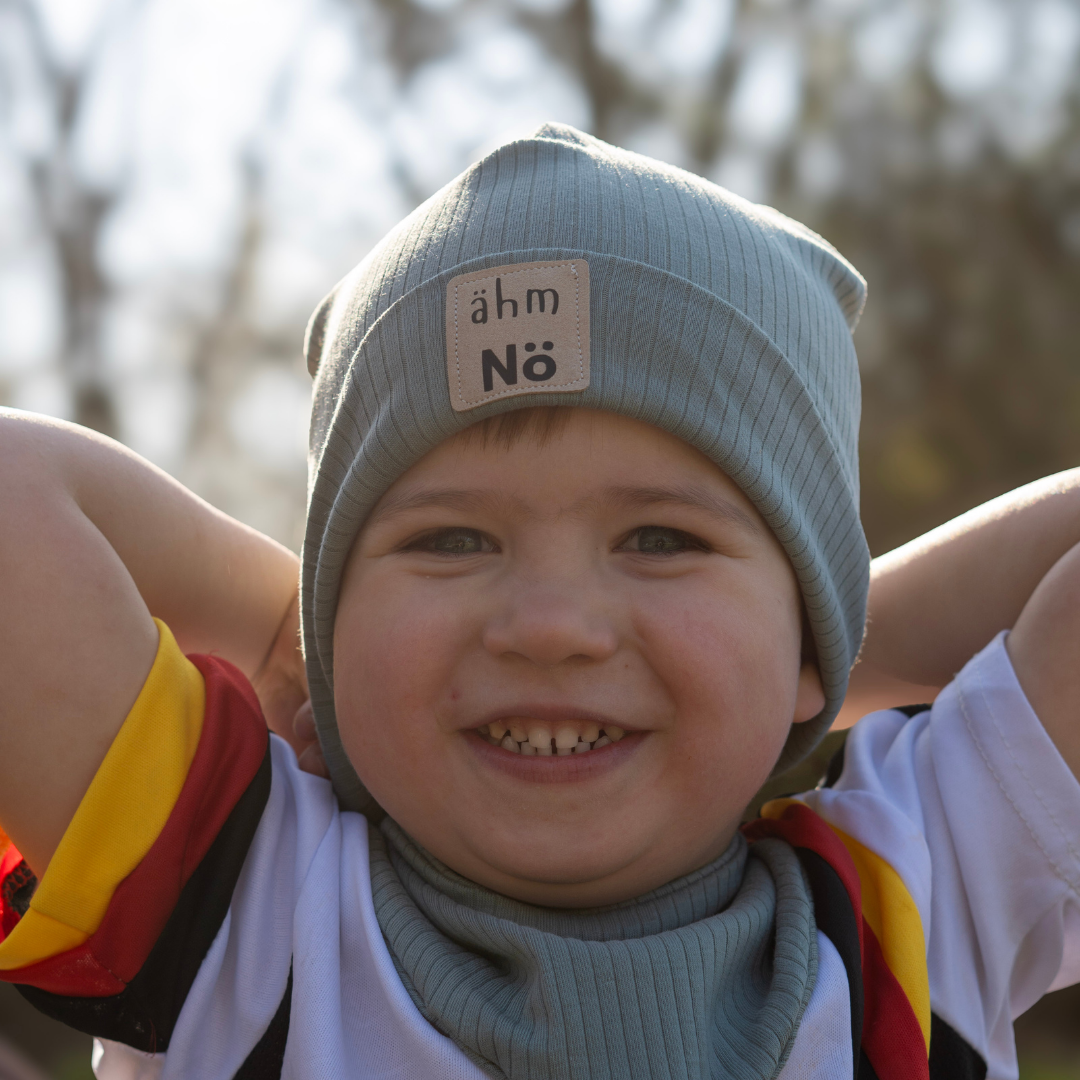 Frühlings-Set: Beanie & Tuch - mit Statement Label