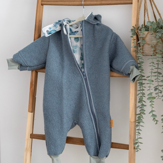 Kikkifax Wollwalkoverall mitwachsend Mint mit Schmetterling-jersey Futter und Kapuze