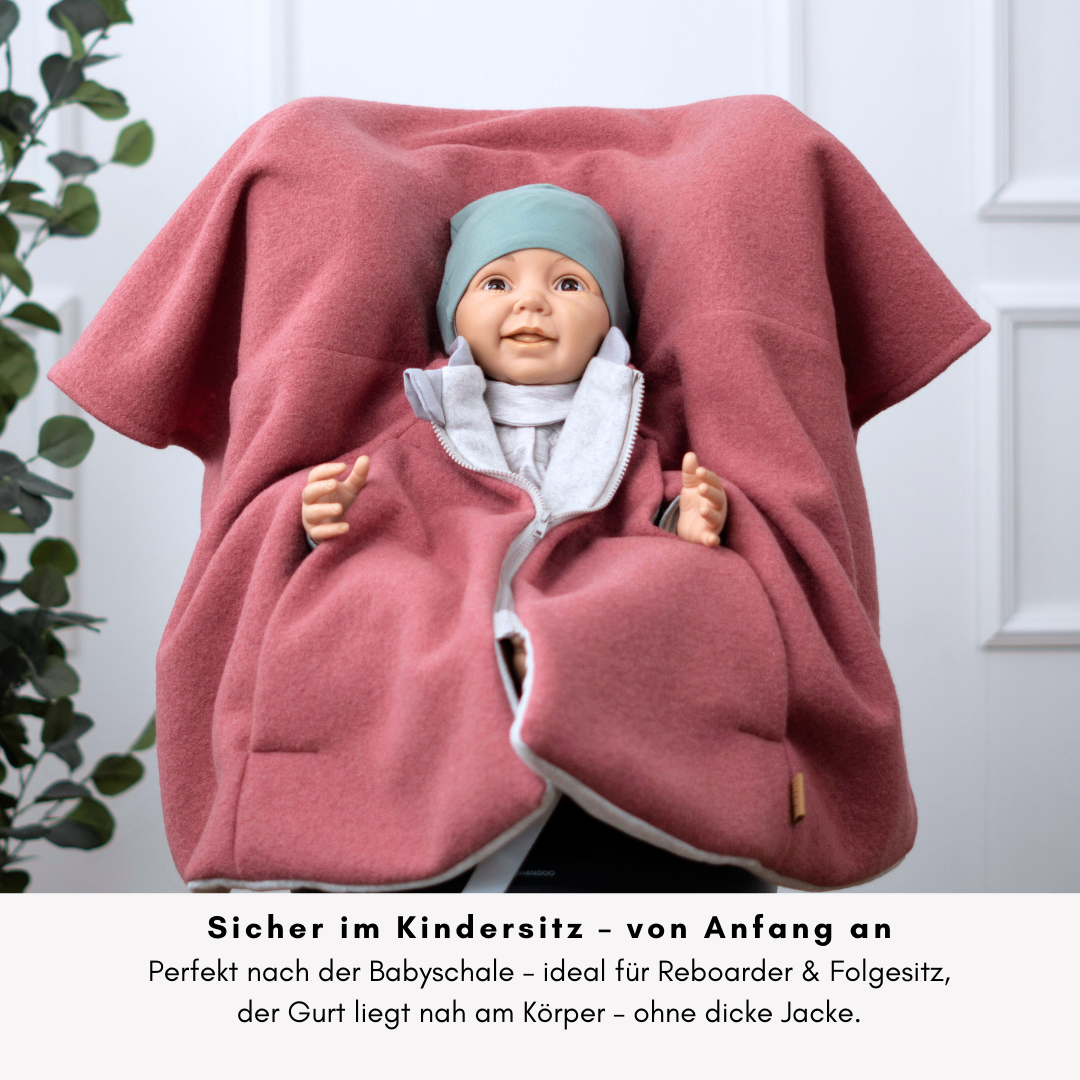 „Zugeklappter Poncho – Sicherheit im Kindersitz perfekt für Reboarder bis Folgesitze“