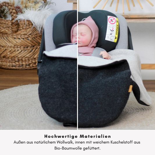 Einschlagdecke mit 5-Punkt-Gurt – geöffnet, Baby sicher angeschnallt