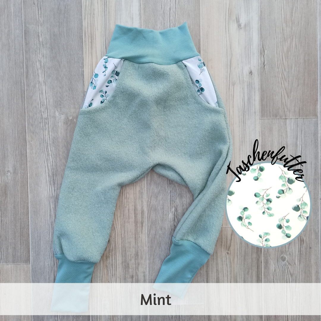Wollwalkhose von Kikkifax, Modell: Alex, Farbe: Mint