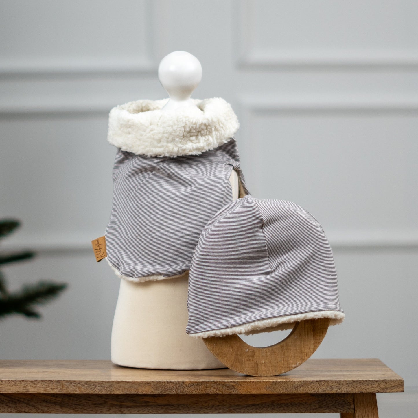 Kuschel-Loop und Beanie hellgrau