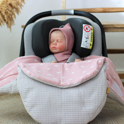 Winter-Einschlagdecke mit TOG-Wert – perfekt für kalte Tage im Autositz - grau rosa