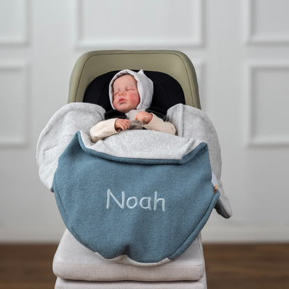 Personalisierte Einschlagdecke Wollwalk – passend für deinen Stil & jede Babyschale