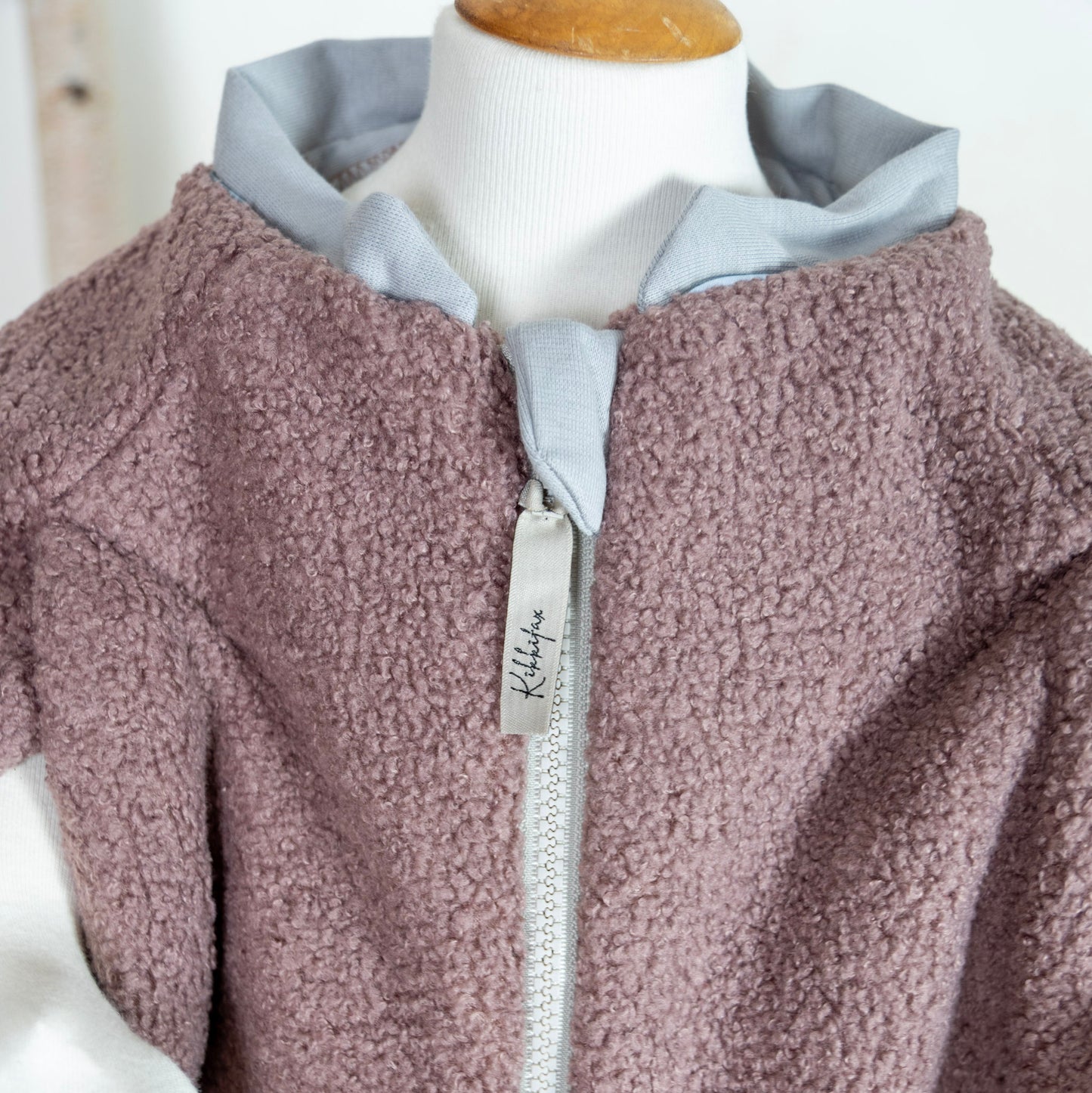 Kindersitzponcho One Size Teddy Blush – innen flauschig und außen flauschig 💛