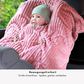Kindersitzponcho mit großen Armschlitz – viel Bewegungsfreiheit im Auto