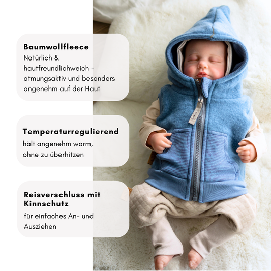 Blaues Kinderwesten-Modell aus Baumwollfleece – warme Übergangsschicht mit Jerseyfutter