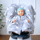 Kind im Kindersitz-Poncho aus Fleece – sicher & warm unterwegs - grau mit Sternen