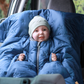 Kindersitzponcho aus Jackenstoff – sicher anschnallen ohne dicke Jacke