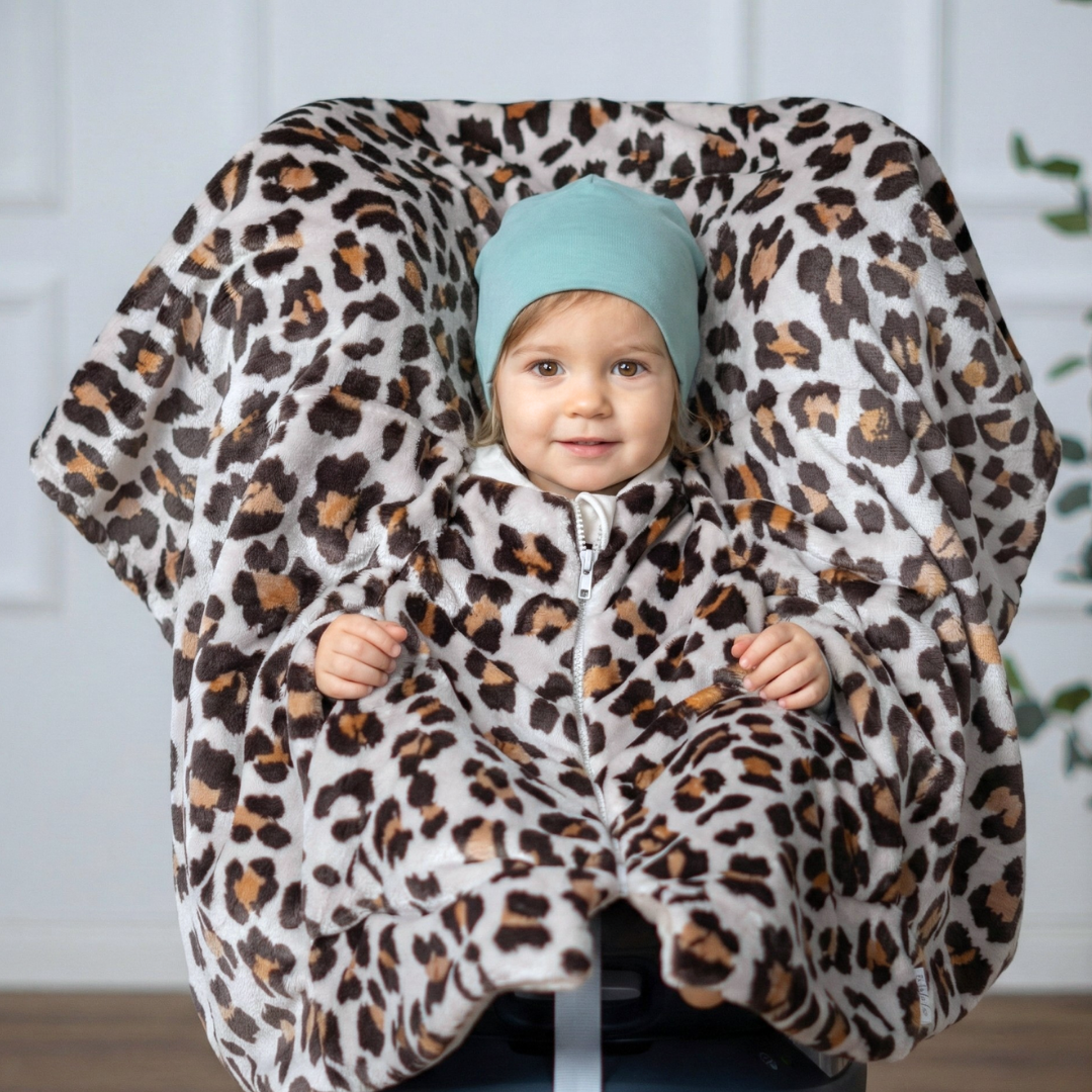 Kindersitzponcho aus Fleece in Leo - warm und mitwachsend ab 6 Monaten bis 12 Jahren