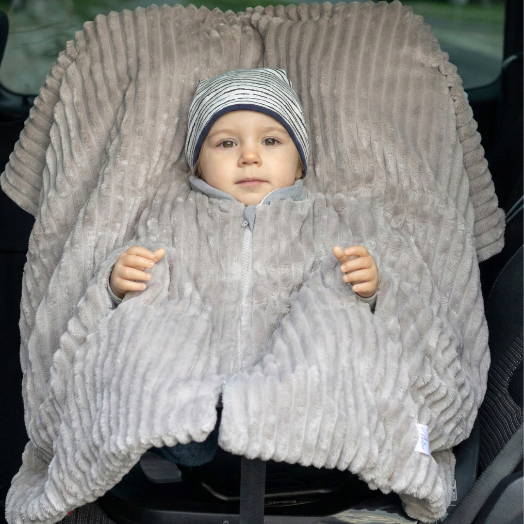Kindersitzponcho aus Bambusfleece in Beige - warm und mitwachsend ab 6 Monaten bis 12 Jahren