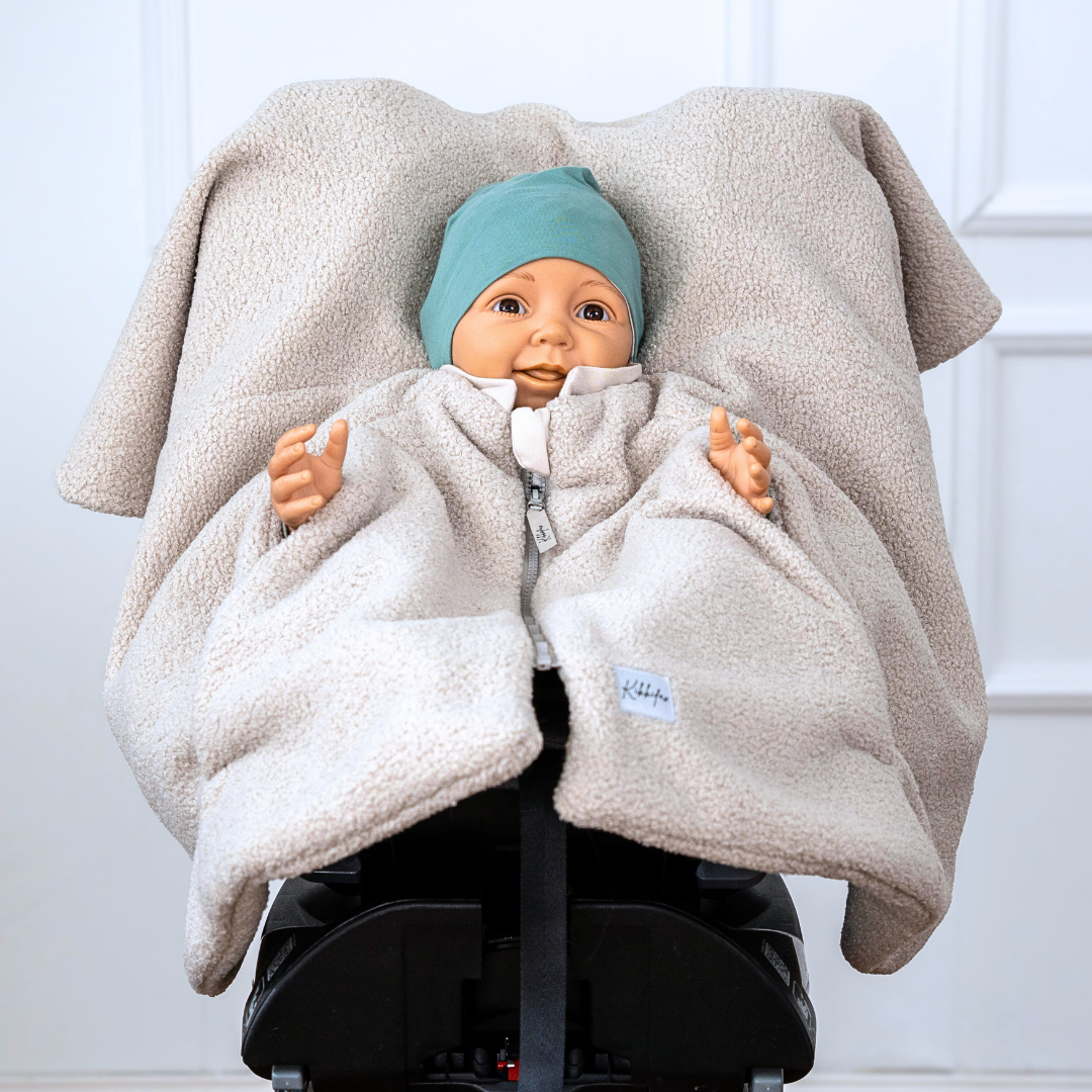 Kindersitzponcho aus kuschligem Teddy - sicher, warm , ab 6 Monaten bis 12 Jahren nutzbar in Beige
