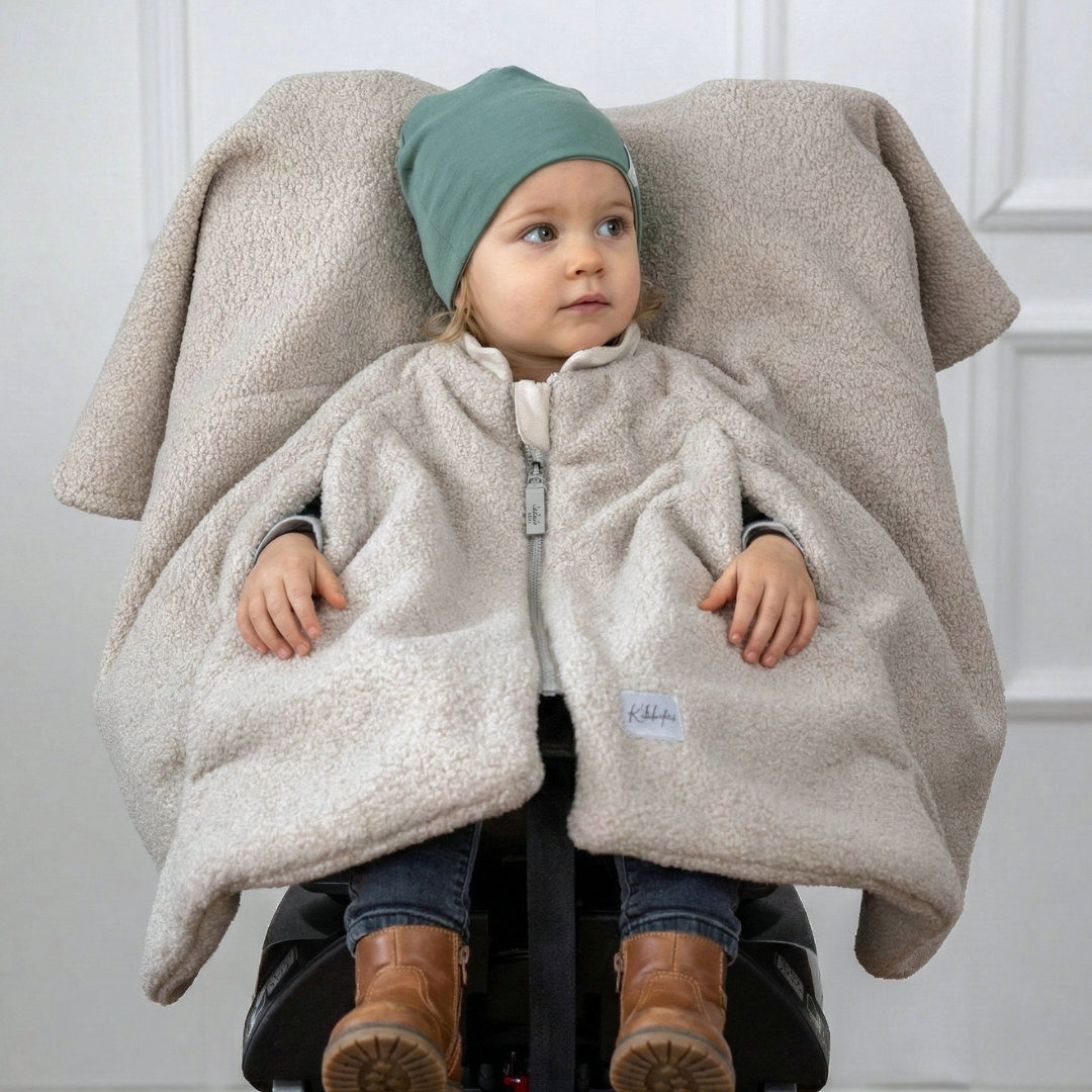 Kindersitzponcho aus Teddystoff in beige - warm und mitwachsend ab 6 Monaten bis 12 Jahren