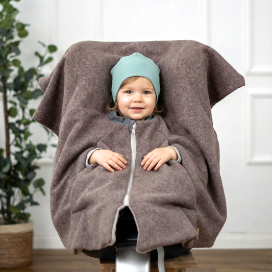 Kindersitzponcho aus Wollwalk in Haselnuss - warm und mitwachsend ab 6 Monaten bis 12 Jahren