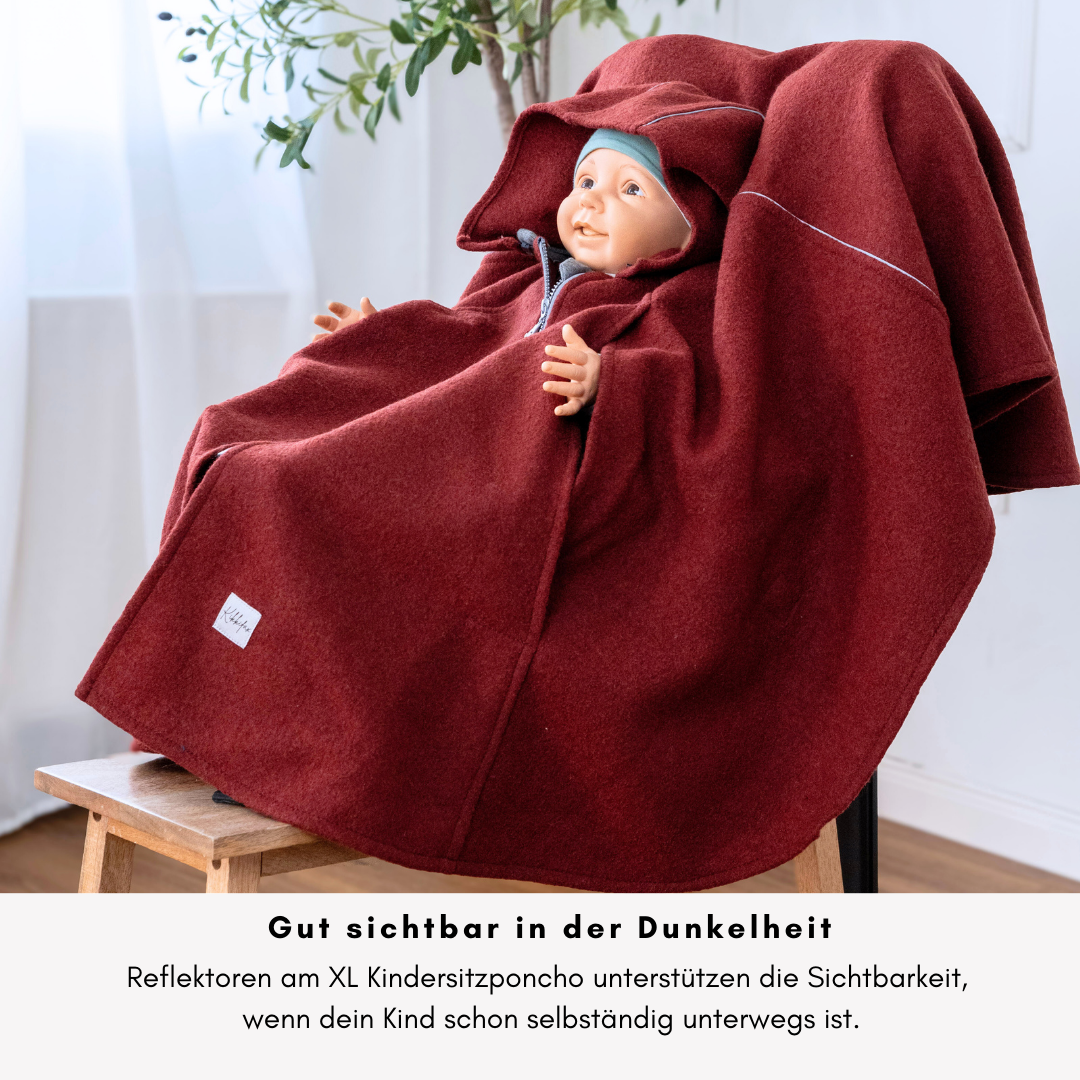 Reflektierende Details am XL Kindersitzponcho – bessere Sichtbarkeit für Kinder im Straßenverkehr und auf dem Parkplatz