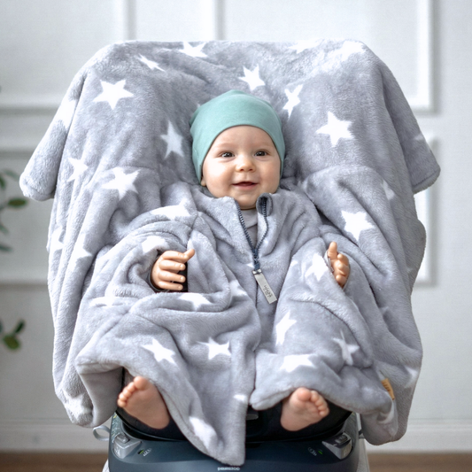 Kindersitzponcho aus Fleece - flauschige Sterne grau - warm und mitwachsend ab 6 Monaten bis 12 Jahren