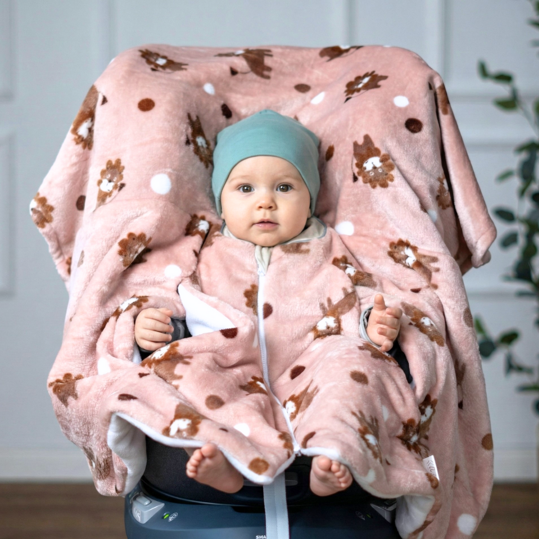 Kindersitzponcho aus Fleece - flauschiger Löwe rosé - warm und mitwachsend ab 6 Monaten bis 12 Jahren