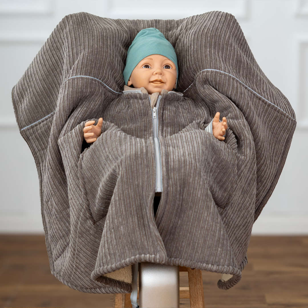 XL Kindersitzponcho aus Kord – mitwachsend für größere Kinder im Auto-Kindersitz in braun