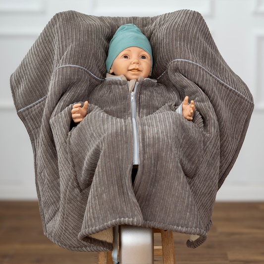 XL Kindersitzponcho aus Kord – mitwachsend für größere Kinder im Auto-Kindersitz in braun