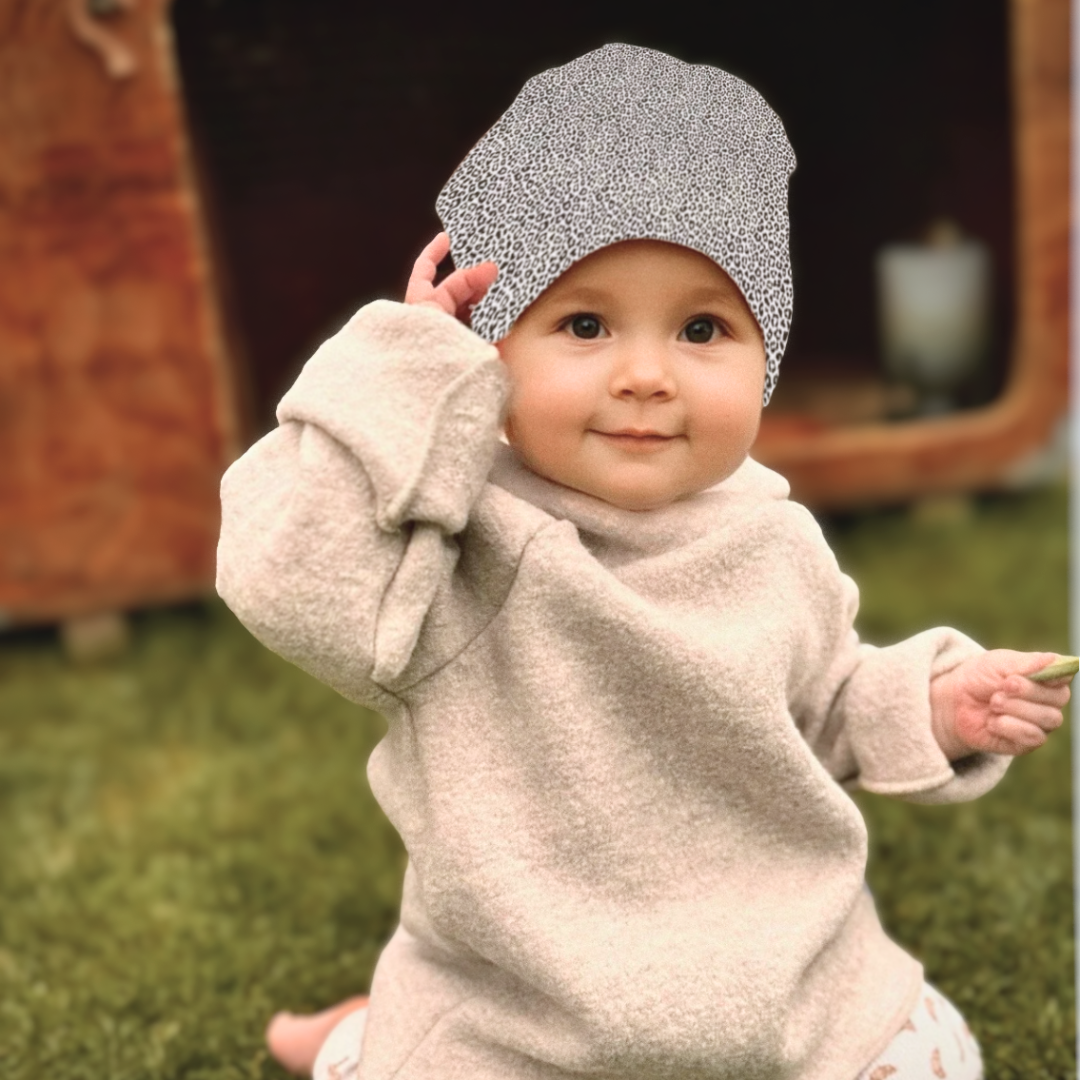 Baby- und Kinder-Hoodie aus Wollwalk in beige mit Leo, weich gefüttert und mitwachsend