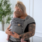 Halfbuckle Babytrage von SimpleeBaby – ergonomische Babytrage ab Geburt, flexibel & sicher für Neugeborene - grau