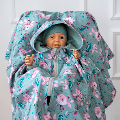 XL Kindersitzponcho aus Softshell – wind- & wasserabweisend für Kinder in Mint mit Blumen und Eisvogel