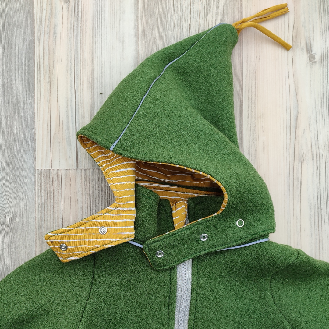 Wollwalkjacke vo Kikkifax, Modell: Alex, Farbe: Tannengrün, Detail 1