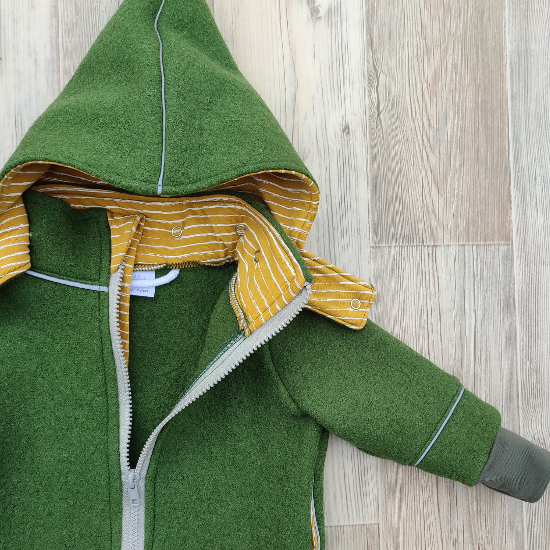 Wollwalkjacke von Kikkifax, Modell: alex, Farbe: Tannengrün, Detail 2
