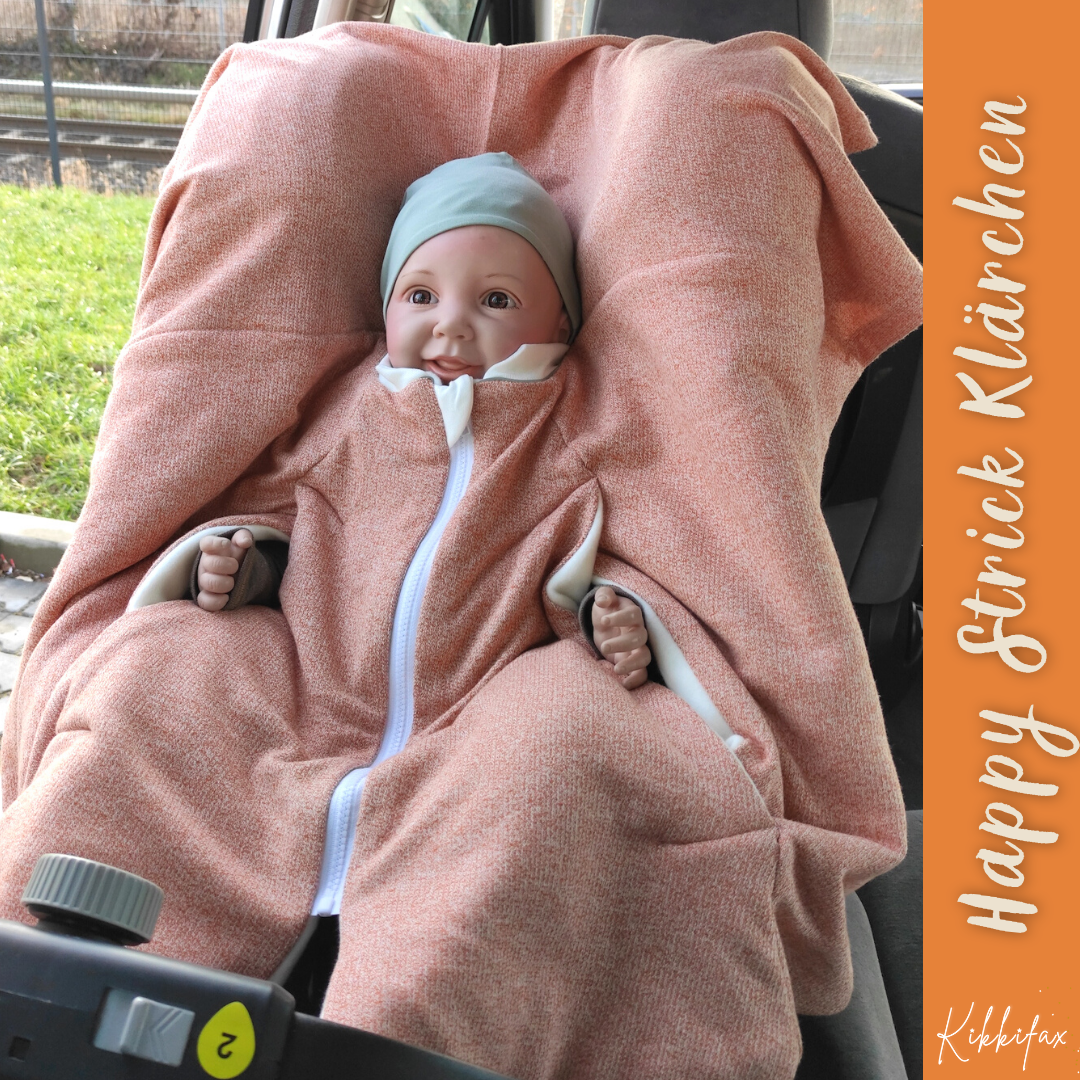 Unser Kindersitzponcho Happy Strick Klärchen strahlt mit seiner wunderbar weichen Strickoptik von Kikkifax
